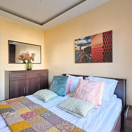 Urbannest Szafarnia 7 66 Апартаменты Гданьск